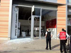 Attempted ram raid at Bankside dry cleaners and art gallery