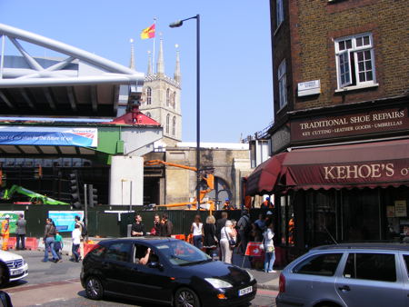 Thameslink railway bridge installed above Borough High Street