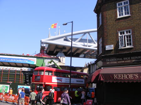 Thameslink railway bridge installed above Borough High Street