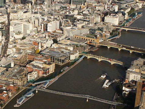 Design watchdog calls for rethink of Boris’s floating Thames walkway