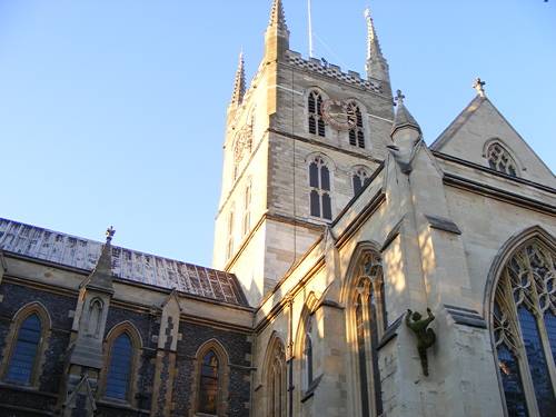 'Climber' scales Southwark Cathedral to promote flower festival