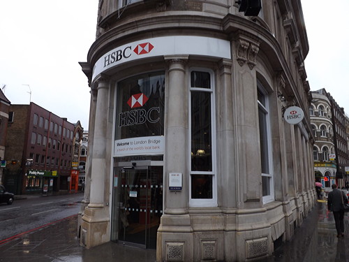 Man arrested after armed robbery at HSBC in Borough High Street