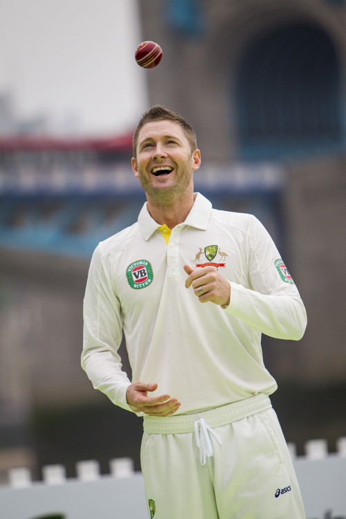 Aussie cricketers stage Ashes warm-up on Thames barge