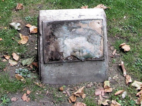 Metal thieves steal Blitz memorial plaque from Christ Church Garden