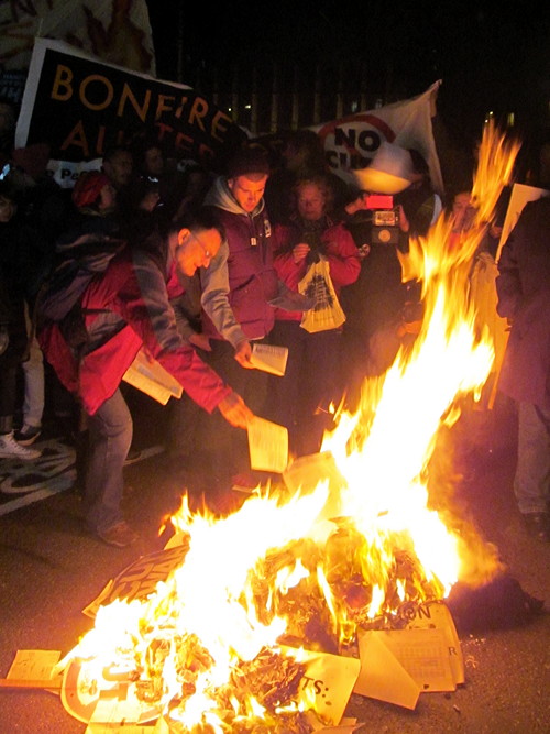 Bonfire night blaze on Westminster Bridge