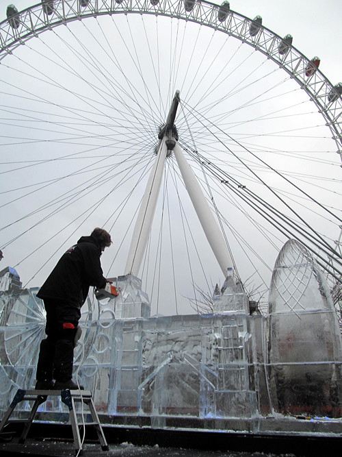 City skyline recreated in ice sculpture at London Eye