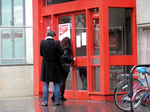 London Bridge Post Office 'closed until further notice'