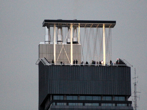 Light sculpture installed on roof of Guy’s Hospital tower