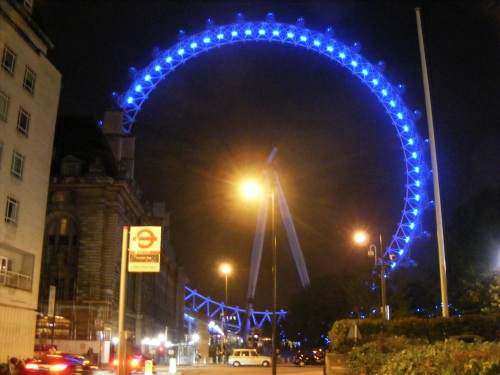 Police officer jumps into the Thames to save two from drowning