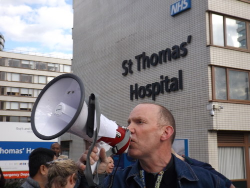 Nurses hold protest outside St Thomas' Hospital