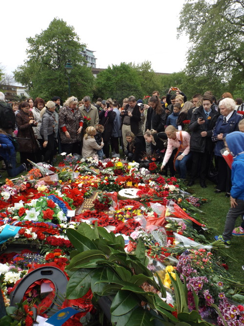 Victory Day: 70th anniversary marked at Soviet War Memorial