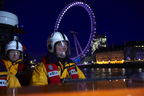 Lifeboat launched in river search for missing Father Christmas