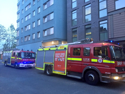 Fire on Elephant & Castle rail bridge sends ashes onto pavement