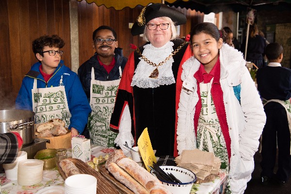 Mayor joins SE1 children selling home-made soup at Borough Market