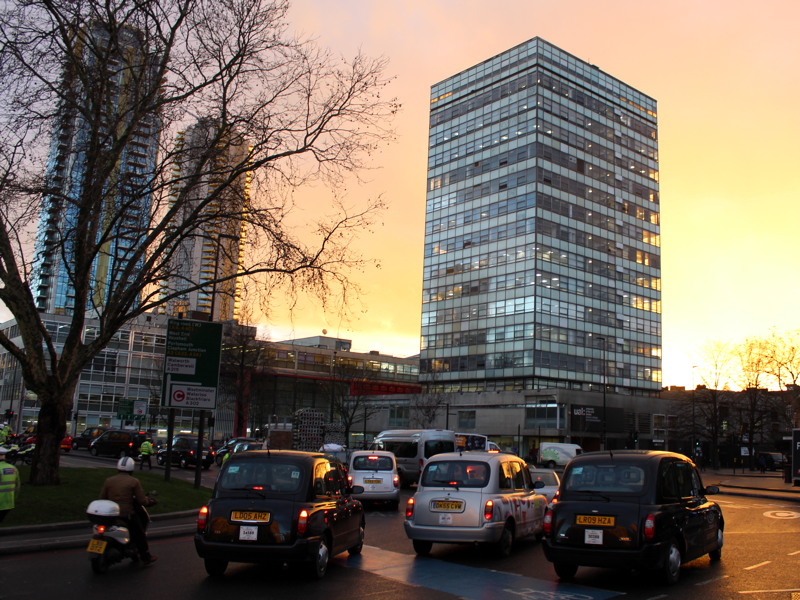 Taxi protest at Elephant & Castle begins week of TfL/Uber demos