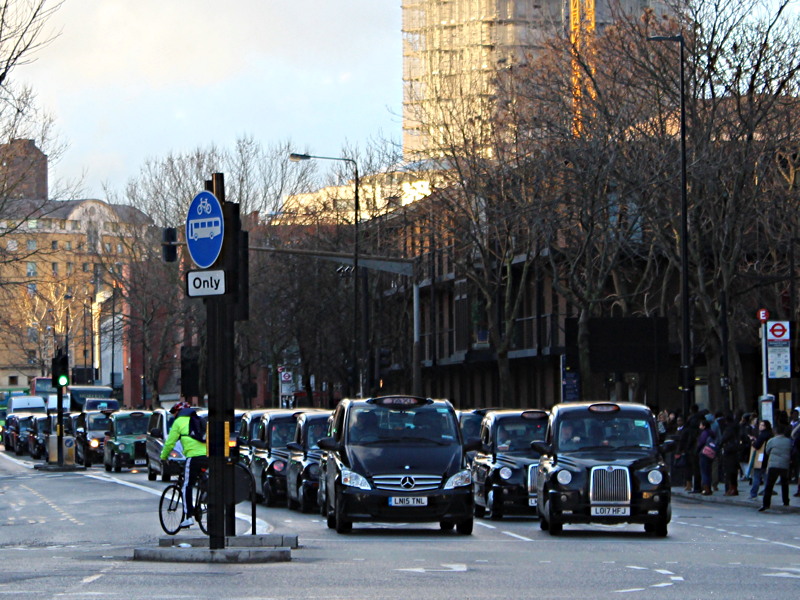 Taxi protest at Elephant & Castle begins week of TfL/Uber demos