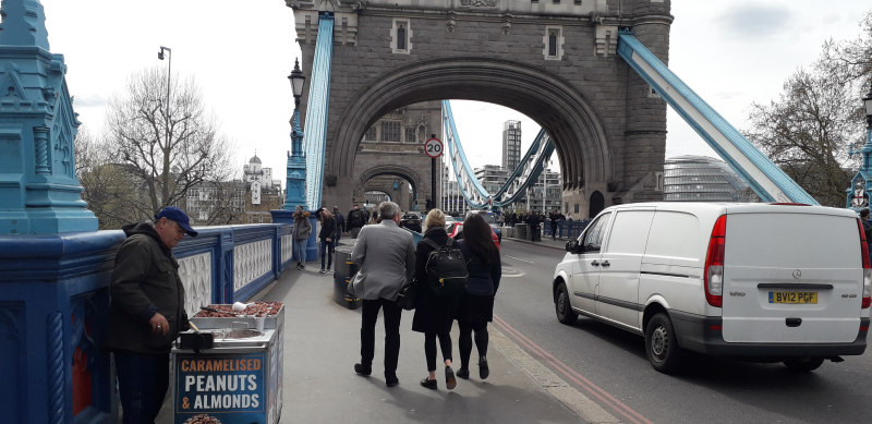 Tower Bridge: further crackdown on illegal traders