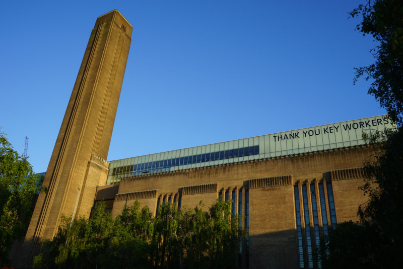 Tate Modern displays ‘thank you key workers’ message