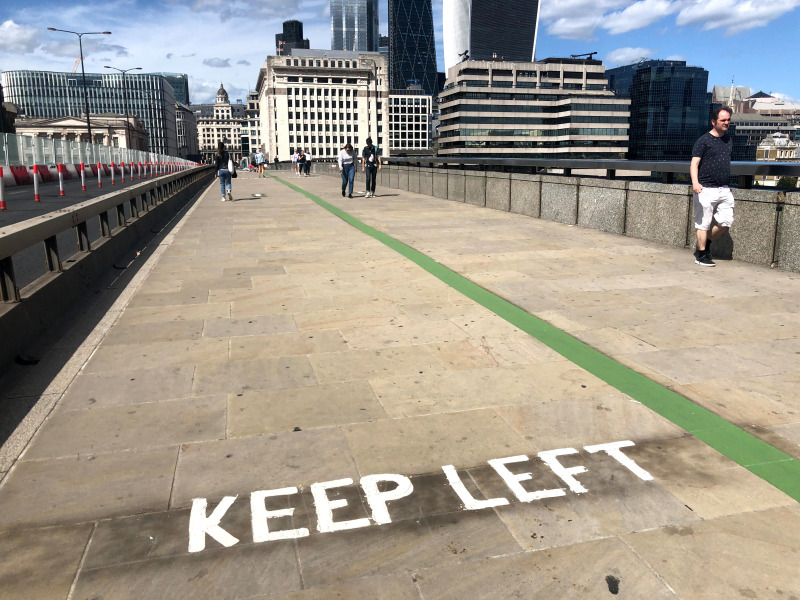 London Bridge pavement split into northbound and southbound lanes